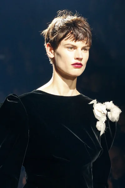 Look 10